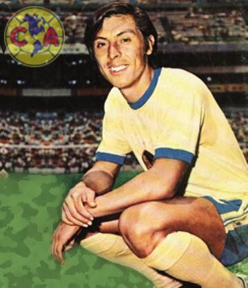 Horacio jugó por primera vez futbol profesional con el América en la temporada 1967-68. Consiguió levantar una Liga MX. Para 1971 pasaría a La Máquina, fue parte de la época de oro de Cruz Azul; ganó 5 Ligas y 1 Copa México,