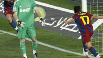 <b>IKER LLEVA ONCE GOLES EN CONTRA. </b>Casillas no pudo hacer nada para evitar la goleada del Barcelona. En lo que va de temporada, el capitán del Madrid sólo había encajado seis goles. Ayer se llevó cinco más y ya ha dejado de ser el portero menos goleado (ahora es Valdés con ocho). En la imagen, el gesto de impotencia de Iker contrasta con la alegría de Villa y Pedro, tras el segundo gol.