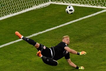 El hijo de la leyenda no decepcionó y en uno de los partidos más cerrados, entre Dinamarca y Perú, fue figura para que su selección cosechara los tres puntos. Schmeichel es uno de los líderes daneses y con él al mando el arco está seguro.