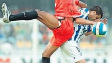 <b>DESTACADO. </b>Kanouté complicó la tarde a los defensores realistas.