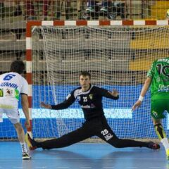 Sergey Hernández, un modelo ruso en la portería española