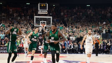 Mathias Lessort celebra la victoria del Panathinaikos en la Euroliga frente al Madrid.