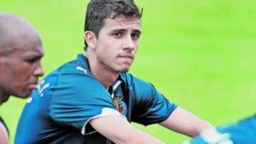 <b>FICHAJE DE PESO. </b>Nilmar descansa en la sesión de ayer, escoltado por Marcos Senna y Capdevila.