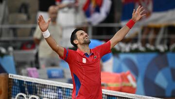 Serbia's Novak Djokovic celebrates beating Italy's Lorenzo Musetti during their men's singles semi-final tennis match on Court Philippe-Chatrier at the Roland-Garros Stadium during the Paris 2024 Olympic Games, in Paris on August 2, 2024. (Photo by CARL DE SOUZA / AFP)
