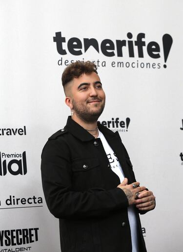 Beret a su llegada a la alfombra verde de los Premios Dial 2023.