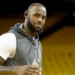 LeBron James, rey de la cancha y rey en los negocios