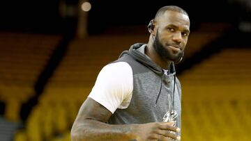 LeBron James, durante la previa del quinto partido de las Finales de 2017 frente a los Golden State Warriors.