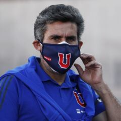 Dos símbolos de la U son despedidos por Azul Azul