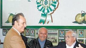 <b>EN ESTADO PURO. </b>Manuel Ruiz de Lopera se dio un baño de multitudes en Puente Genil.