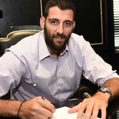 Bourousis, MVP de la ACB 2016, firma con el Panathinaikos