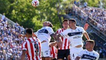 Pulga Rodríguez con un hattrick, pero Estudiantes reacciona y mantiene invicto de 11 años en el clásico