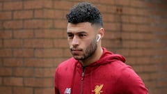 Liverpool's Oxlade-Chamberlain suffers more injury misfortune