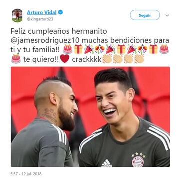 El volante chileno es gran amigo de James Rodríguez. En el Mundial, Vidal afirmó que le haría fuerza a Colombia por su hermanito James. 