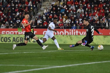 Puerta grande y enfermería