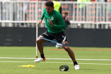 Fotos del entrenamiento de Nacional en el Atanasio Girardot acompañado de su afición.