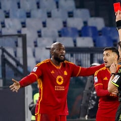 Batalla para Mou: salva el empate con dos rojas