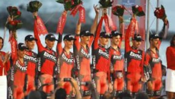 El BMC celebra la victoria en la contrarreloj por equipos de Marbella.