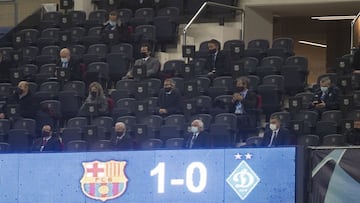 La Junta gestora, en el palco del Camp Nou.