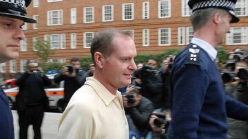 'Gazza' estrella el autobús del equipo (1998)