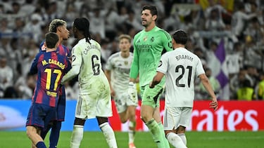 Lamine Yamal discute con Courtois.