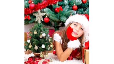 Decora tu rbol de Navidad con este pack de 30 piezas de adornos que incluye bolas y una estrella