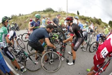 Algunos corredores se vieron implicados en una caída durante la décima etapa de la Vuelta Ciclista a España 2016.