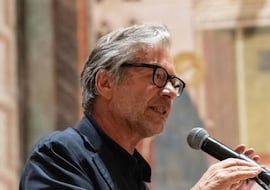 Massimo Recalcati, psicoanalista: “Un hombre feliz no es el que lo tiene todo, sino el que sabe desear lo que importa”