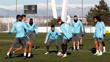 Casemiro, Varane, Militao, Hazard, Odegaard, Benzema y Marcelo en el último entrenamiento del Real Madrid previo al partido de dieciseisavos de la Copa del Rey contra el Alcoyano.