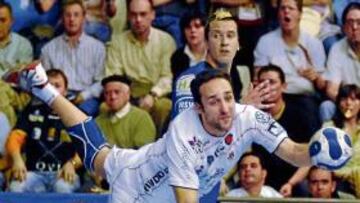 <b>EFECTIVO. </b>Parrondo marca de rosca y saca la exclusión de Hens.