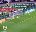 Cuando un Panenka sale tan mal que la grada reacciona así
