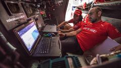 El 'Mapfre' le recorta 180 millas al líder al caer el viento