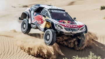 Stephane Peterhansel con el 3008 DKR Maxi.