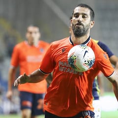 Arda Turan deja el Basaksehir y busca nuevo destino