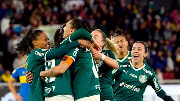 Soccer Football - Women's Copa Libertadores - Final - Palmeiras v Boca Juniors - Estadio Rodrigo Paz Delgado, Quito, Ecuador - October 28, 2022 Palmeiras' Byanca Alves De Araujo celebrates scoring their second goal with teammates REUTERS/Cristina Vega