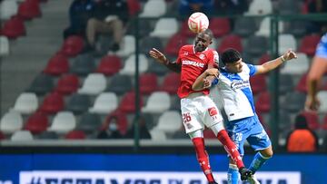  (L-R), Andres Mosquera of Toluca and Maximiliano Araujo of Puebla during the game Toluca vs Puebla, corresponding Round 16 the Torneo Apertura 2022 of the Liga BBVA MX at Nemesio Diez, on August 02, 2022.

<br><br>

(I-D), Andres Mosquera de Toluca y Maximiliano Araujo de Puebla  durante el partido Toluca vs Puebla, correspondiente a la Jornada 16 del Torneo Apertura 2022 de la Liga BBVA MX en el Estadio Nemesio Diez, el 02 de Agosto de 2022.