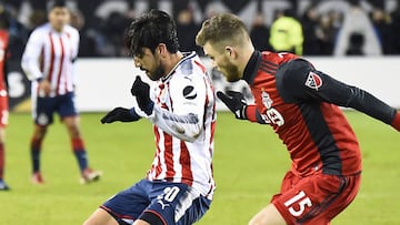 TORONTO, ON - APRIL 17: Rodolfo Pizarro #20 of Chivas Guadalajara battles for the ball with Eriq Zavaleta #15 of Toronto FC during the CONCACAF Champions League Final Leg 1 on April 17, 2018 at BMO Field in Toronto, Ontario, Canada. Graig Abel/Getty Ima