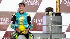 Jaume Masiá en el podio de Qatar recién coronado campeó de Moto3.