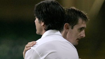 Joachim Low abraza a Miroslav Klose durante un partido de la selección de Alemania.