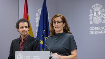 La ministra de Sanidad, M¨®nica Garc¨ªa, y el director general de Salud P¨²blica y Equidad en Salud, Pedro Gull¨®n, ofrecen una rueda de prensa, en el Ministerio de Sanidad, a 22 de marzo de 2024, en Madrid (Espa?a). La ministra ha informado de los temas tratados durante la reuni¨®n con las sociedades cient¨ªficas y entidades de salud p¨²blica sobre la la propuesta del nuevo Plan Integral de Prevenci¨®n y Control del Tabaquismo 2024-2027.
22 MARZO 2024;SANIDAD;REUNI?N;CIENCIA;SALUD;P?BLICA;TABAQUISMO
Jes¨²s Hell¨ªn / Europa Press
22/03/2024
