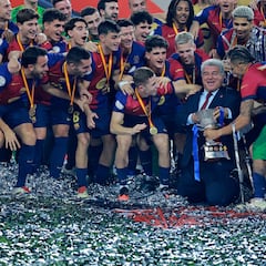 De los pitos a Olmo a la ovación a Laporta y gritos de ‘Messi, Messi’