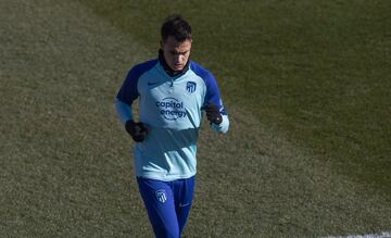 Reguilón entrena con el Atlético de Madrid.