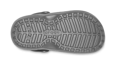 Estos zuecos Crocs con forro interior para el frío están disponibles en 11 colores
