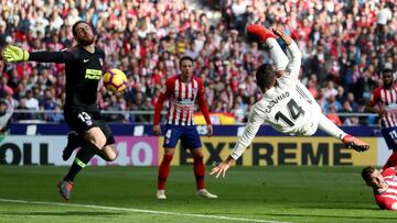 Atlético de Madrid 0-1 Real Madrid | Kroos colgó el balón desde el córner, Ramos remató forzado de cabeza y Casemiro aprovechó que estaba totalmente solo para rematar de chilena y batir a Oblak. 