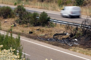 El portugués, que comenzó sus pasos como profesional en Paços de Ferreira, fue fichado por el Atlético de Madrid en 2016, aunque los colchoneros le cedieron al Oporto sin debutar. En 2020 firmó un contrato de larga duración con el Liverpool, equipo en el que jugaba en el momento de su fallecimiento. Diogo Jota viajaba junto a su hermano a través de la A-52 (sentido Benavente) por el término municipal de Cernadilla durante la noche. Sobre las 00:30 de este jueves, se cree que el Lamborghini Huracán en el que viajaban sufrió un reventón en el neumático mientras trataba de adelantar a otro vehículo.  El coche comenzó a envolverse en llamas y este incendio resultó fatal para ambos futbolistas portugueses.