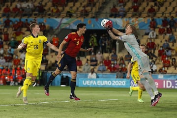 Gerard Moreno y Robin Olsen.