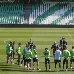 Álex Moreno y Bellerín, bajas
del Betis ante el Atlético