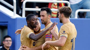 Jugadores de Barcelona celebran un gol de Ousmane Dembele (i) hoy, en un partido amistoso internacional entre Barcelona FC y Juventus en el estadio Cotton Bowl en Dallas (EEUU). EFE/ Adam Davis