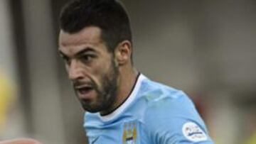 Álvaro Negrego, jugador del Manchester City ante Laurent Koscielny del Arsenal.