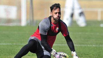 Beto durante un entrenamiento con el Sevilla en marzo de 2016.