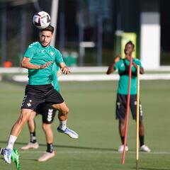 Propuesta escasa del Forest de 5 millones por Álex Moreno en un verano de sorpresas para el Betis